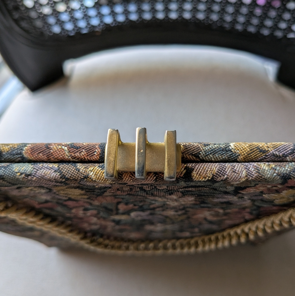Palizzio New York-  Floral Tapestry Handbag with Gold Chain - Picture 4 of 8